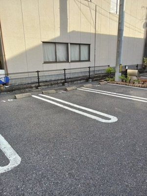 【駐車場】 | ビラ・エテルネルＡ | 駐車場に車を止められます