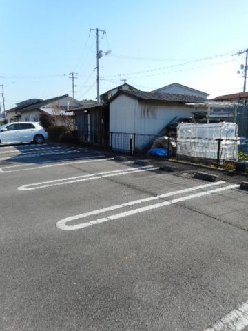 リバーサイドＭＫの駐車場|車をお持ちの方に嬉しい駐車場付きの物件です