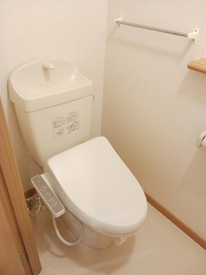 【トイレ】 | ヴィラ・バンリューＡ棟 | シンプルで使いやすいトイレです