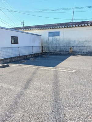 【駐車場】 | デフィー倉富Ａ | 駐車場に車を止められます