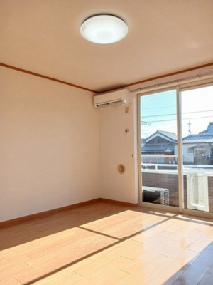 【内装】 | デフィー倉富Ａ | 明るい色調の室内です