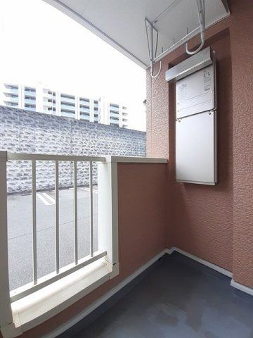 プラムのバルコニー|お洗濯にも便利なバルコニー付き