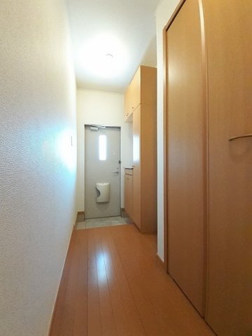 アルモニー中野　Ｂ棟の玄関|収納もある玄関です