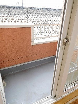 プラムのバルコニー|お洗濯にも便利なバルコニー付き