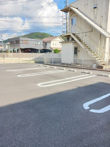 サンジャルダンの駐車場|カースペースがあります
