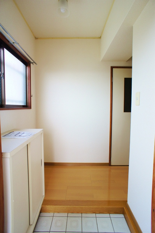 愛梨ビルⅡの玄関|収納もある玄関です※別号室のお写真になります。