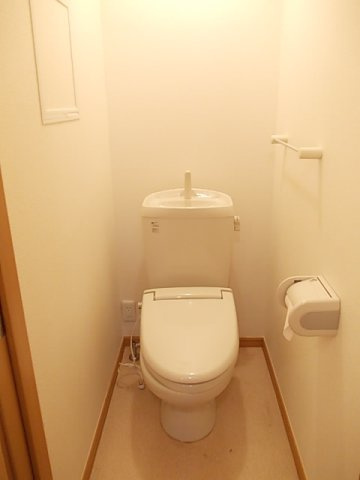 カーサ・ヴェルデのトイレ|落ち着いた色調のトイレです