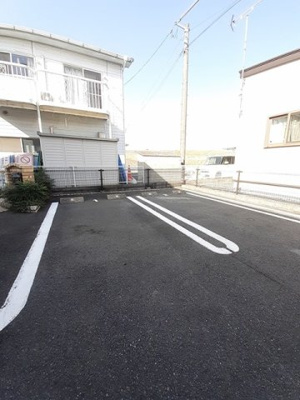 【駐車場】 | アンビエンテ | 車をお持ちの方に嬉しい駐車場付きの物件です