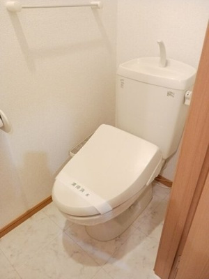 【トイレ】 | グリーン・コート　幸　Ａ | 落ち着いた色調のトイレです