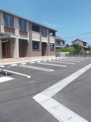 【駐車場】 | コッティ・ノイ | 駐車場があるので、車を買う予定の方も安心です