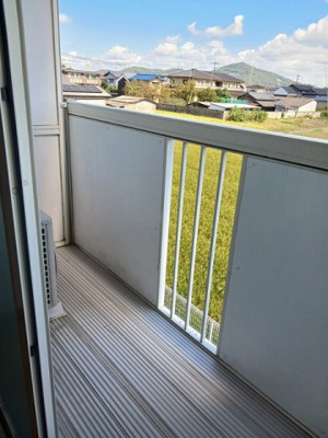 【バルコニー】 | メゾン・ドゥ・コリーヌＢ | 広々としたバルコニーです