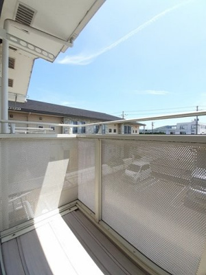 【バルコニー】 | エヴァーグリーンＢ棟 | 陽当たり良好なバルコニーです