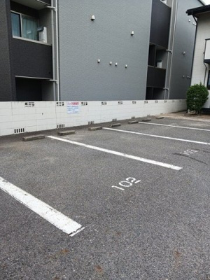 【駐車場】 | ウエスト・リバ－ | 駐車場です