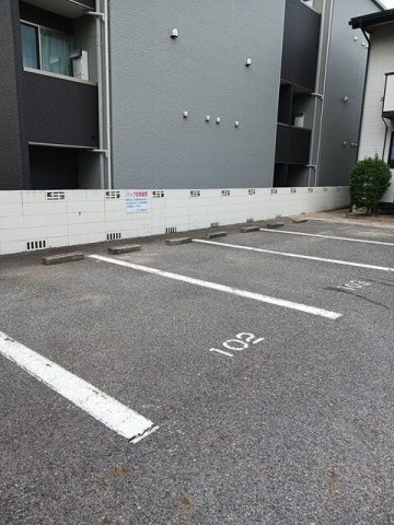 【駐車場】 | ウエスト・リバ－ | 駐車場です