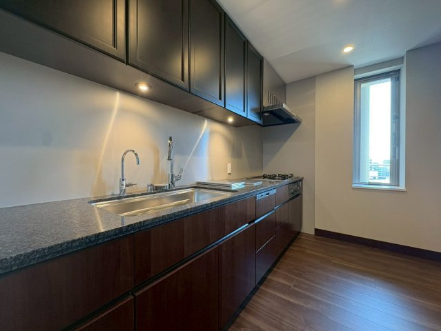 グラングリーン大阪THE NORTH RESIDENCE　扇町小学校のキッチン|キッチン