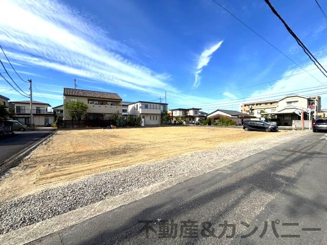 余戸東５丁目のおトチ4号地　松山市余戸東５丁目売土地の前面道路含む現地写真|前面道路含む現地写真です
