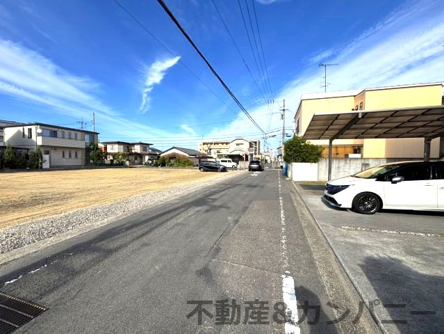 余戸東５丁目のおトチ4号地　松山市余戸東５丁目売土地の前面道路含む現地写真|前面道路含む現地写真です