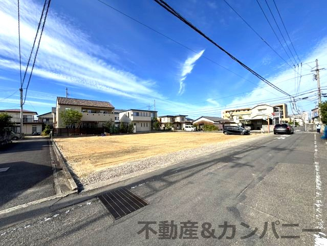 余戸東５丁目のおトチ4号地　松山市余戸東５丁目売土地の前面道路含む現地写真|前面道路含む現地写真です