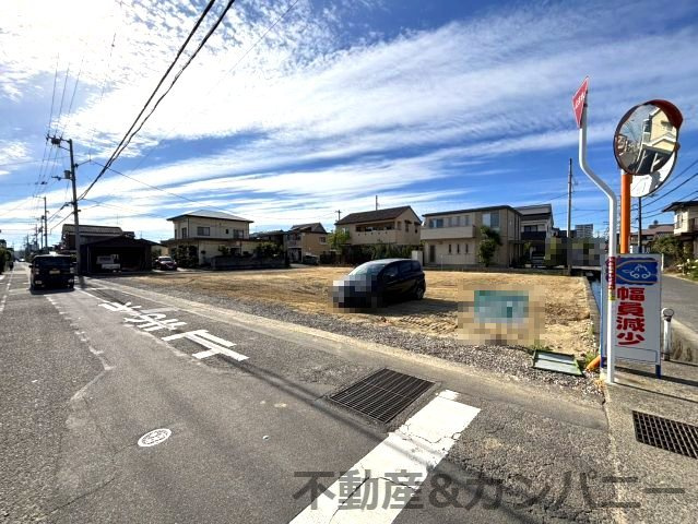 余戸東５丁目のおトチ4号地　松山市余戸東５丁目売土地の前面道路含む現地写真|前面道路含む現地写真です