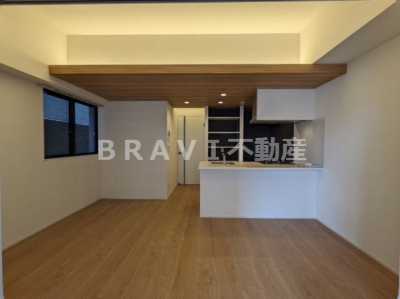 アプリーレ大阪城北 BRAVI不動産の居間・リビング|【BRAVE大阪城北】間接照明がおしゃれなリビング