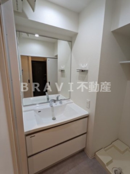 アプリーレ大阪城北 BRAVI不動産の独立洗面台|【BRAVE大阪城北】大きな独立洗面台