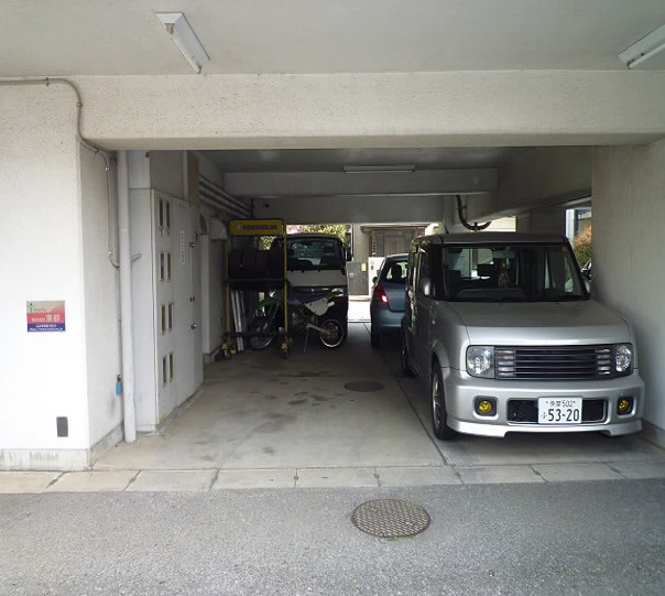 ルミエールキシの駐車場