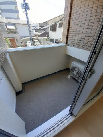 シェモワ　八尾のバルコニー