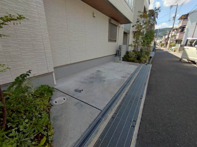シャーメゾンラッフィナートの駐車場