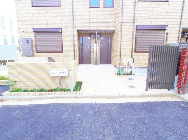 コンフォート　旧D-room西原町のエントランス