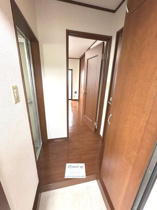 明るく開放的な玄関