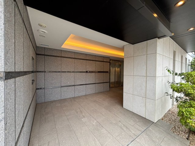 川崎市多摩区布田の賃貸マンションのエントランス