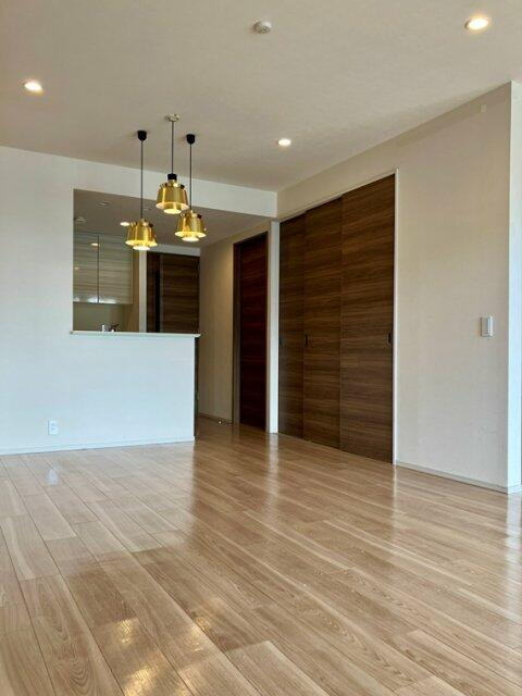 川崎市多摩区布田の賃貸マンションの居間・リビング