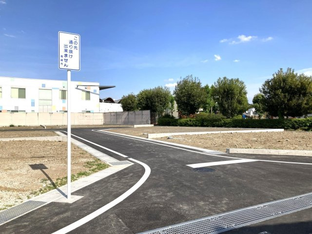 【前面道路含む現地写真】 | ブルーミングガーデン高崎市下豊岡町ー② | （建築前現地）