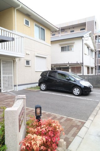 ロイヤルハイムの駐車場