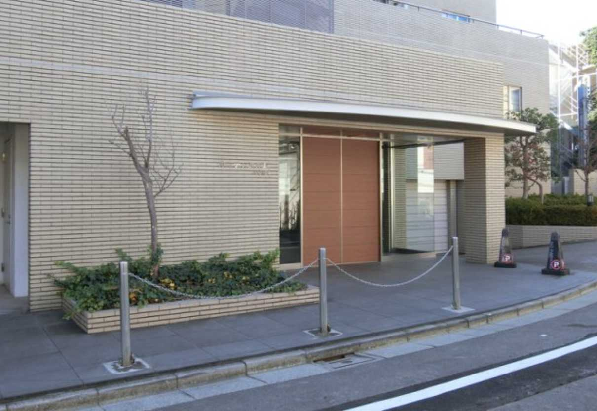 ガーデン東が丘アネックス　ペット相談　角部屋　最上階のエントランス