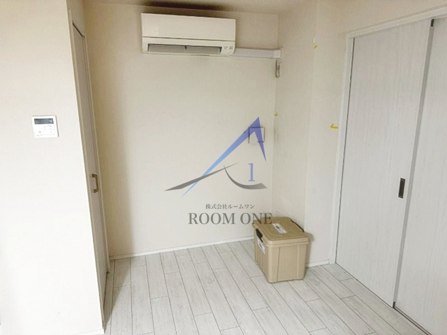 CREAL新富町の居間・リビング|洋室のお部屋です。