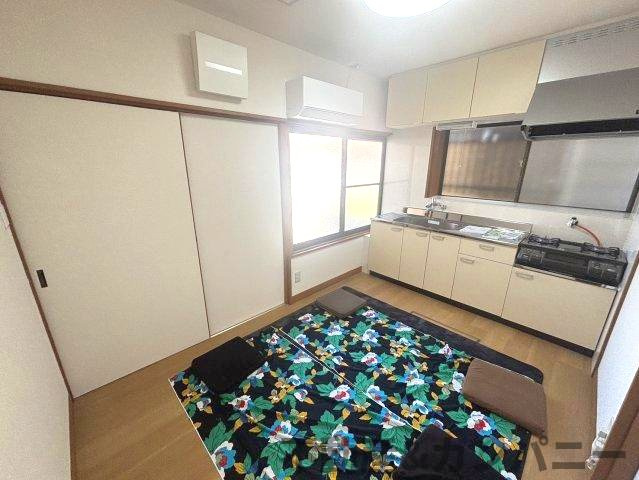 姫原1丁目の中古のおうち　松山市姫原1丁目中古戸建の居間・リビング|ゆったりとした居間です