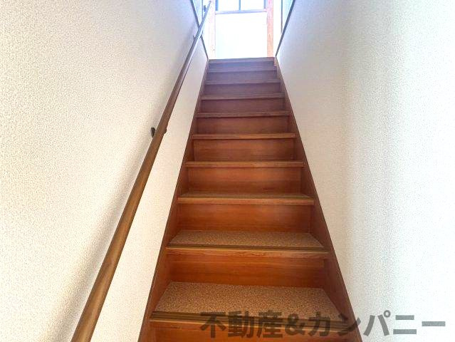姫原1丁目の中古のおうち　松山市姫原1丁目中古戸建のその他|手すり付き階段です