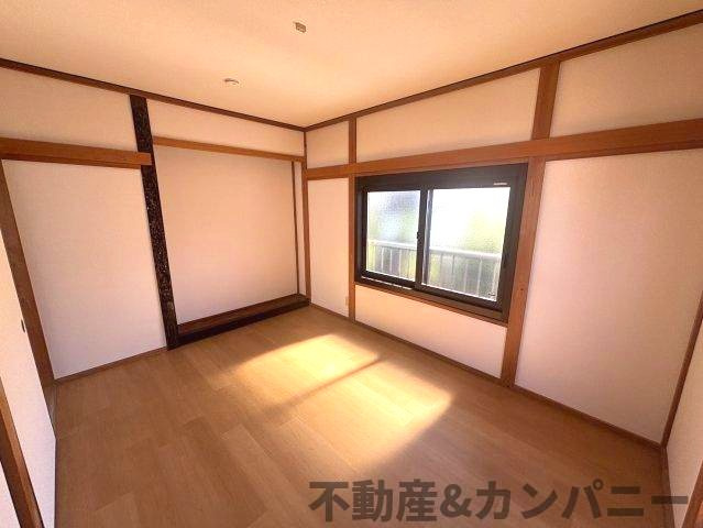 姫原1丁目の中古のおうち　松山市姫原1丁目中古戸建の洋室|落ち着いた色調の洋室です