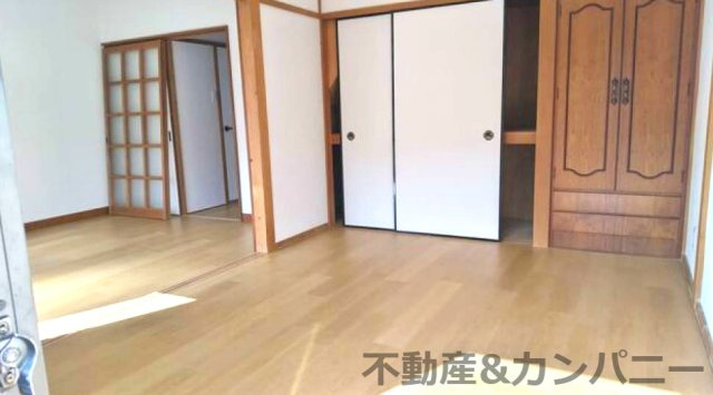 姫原1丁目の中古のおうち　松山市姫原1丁目中古戸建の居間・リビング|リビングです
