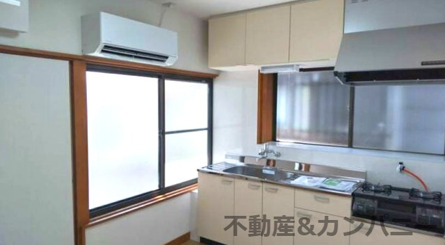 姫原1丁目の中古のおうち　松山市姫原1丁目中古戸建のキッチン|コンパクトなキッチンで掃除もラクラク