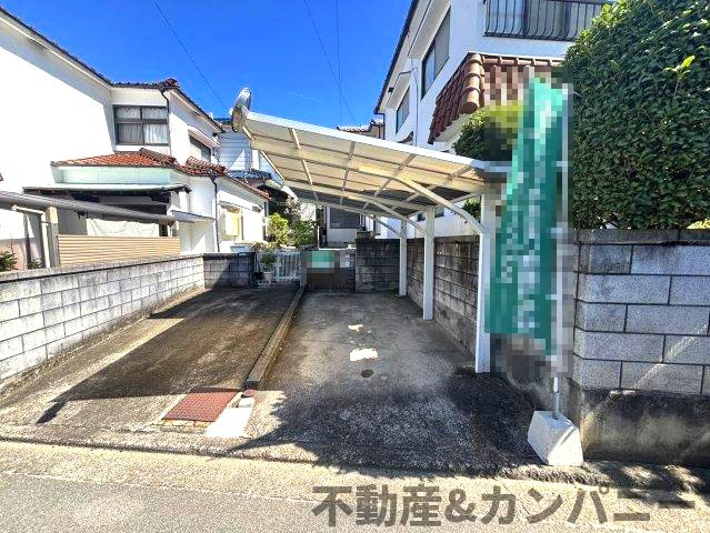 姫原1丁目の中古のおうち　松山市姫原1丁目中古戸建の駐車場|カーポート付き駐車場です