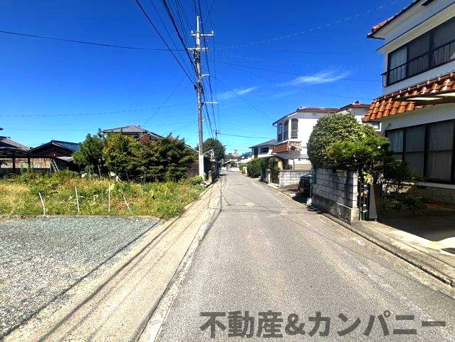 姫原1丁目の中古のおうち　松山市姫原1丁目中古戸建の前面道路含む現地写真|前面道路含む現地写真です