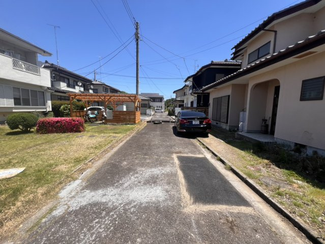 真岡市高勢町　和の趣を感じるゆとりの中古戸建の前面道路含む現地写真