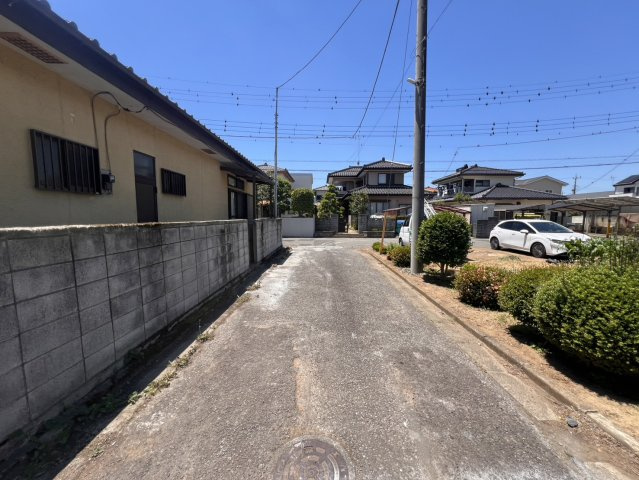 真岡市高勢町　和の趣を感じるゆとりの中古戸建の前面道路含む現地写真