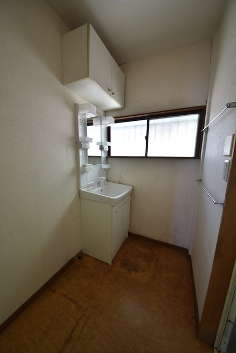 焼山中央2丁目借家の洗面所