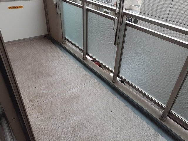 外からの目が気にならないバルコニーで洗濯物が干せます