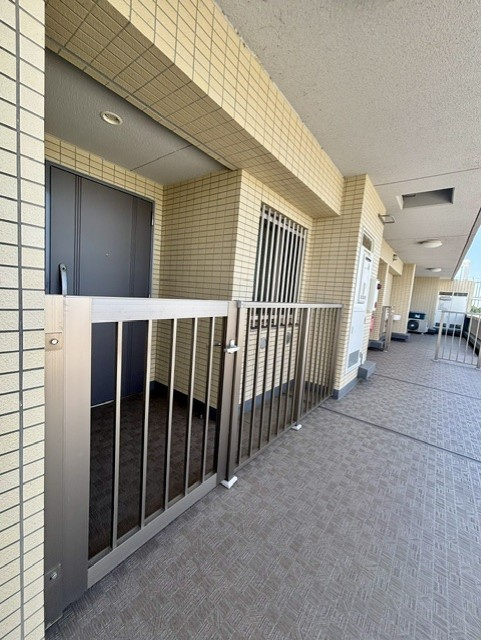 サンクレイドル千城台パークフォートのその他共用部分|玄関先にはプライバシーにも配慮した戸建て感覚のポーチが設けられています。2026年5月撮影
