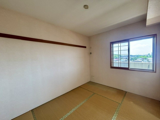 サンクレイドル千城台パークフォートの和室|寝室や客間など多用な活用が考えられる和室はすっきりと落ち着いた雰囲気を大切にしました。2026年5月撮影