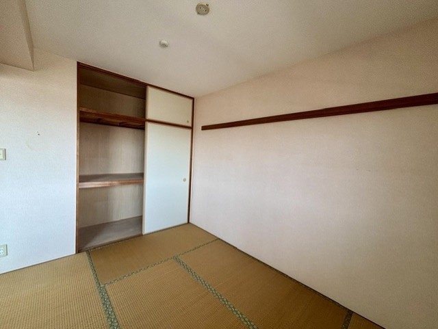 サンクレイドル千城台パークフォートの収納|無駄なく収納できるように棚の位置にもこだわって設計しています。2026年5月撮影